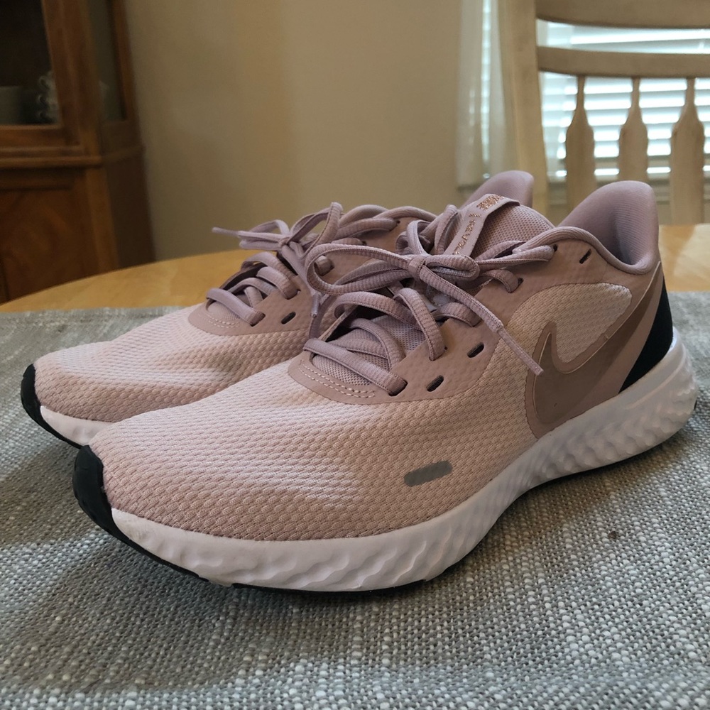 Nike Revolution